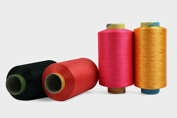 Avantages du fil polyester teint dans la masse