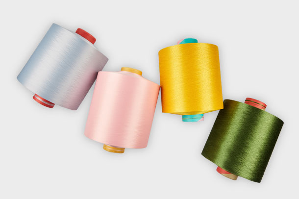 Que sont les filaments de polyester et les fibres discontinues ? Comment dire?
