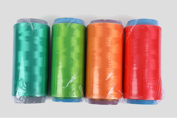 le fil teint dans la masse est également moins cher que les colorants conventionnels